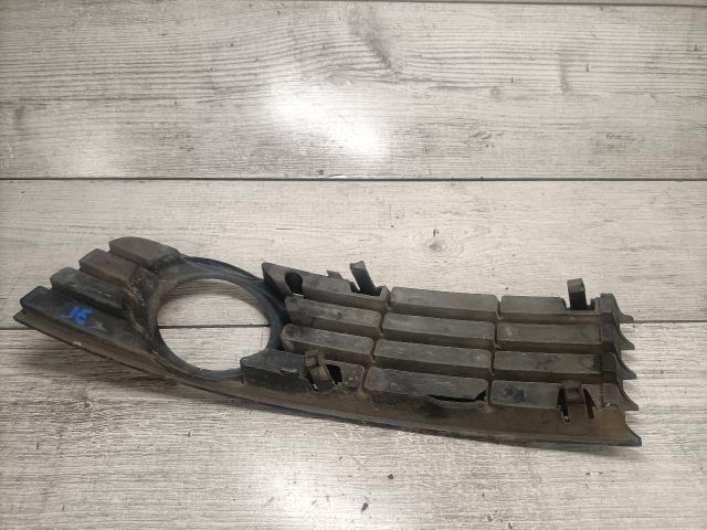 bontott AUDI A4 B6 Jobb Ködfényszóró Lámpakeret