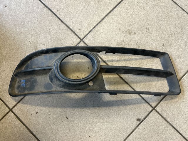 bontott AUDI A4 B6 Jobb Ködlámpa Rács