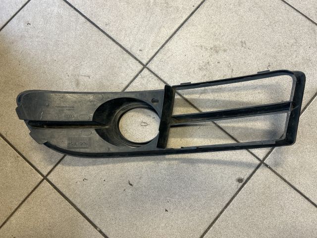 bontott AUDI A4 B6 Jobb Ködlámpa Rács