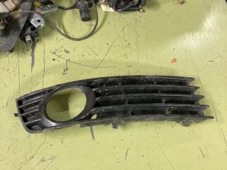 bontott AUDI A4 B6 Jobb Ködlámpa Rács