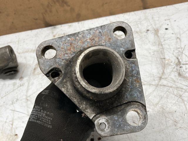 bontott AUDI A4 B6 Jobb Lökhárító Tartó Nyúlványvég