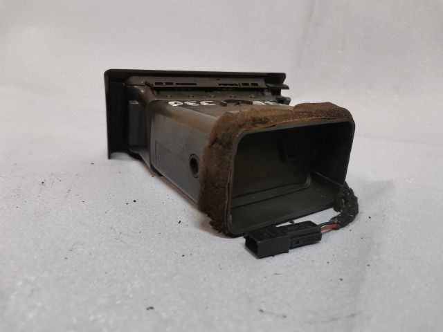 bontott AUDI A4 B6 Jobb Szellőző