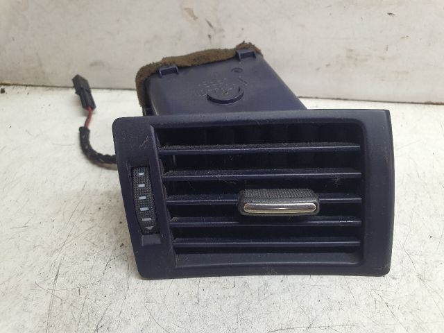 bontott AUDI A4 B6 Jobb Szellőző