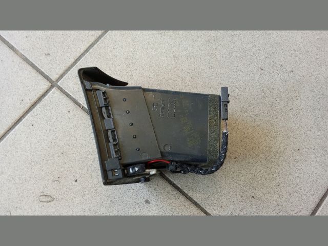 bontott AUDI A4 B6 Jobb Szellőző