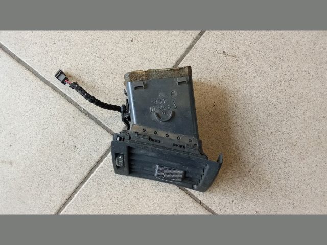 bontott AUDI A4 B6 Jobb Szellőző