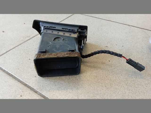 bontott AUDI A4 B6 Jobb Szellőző