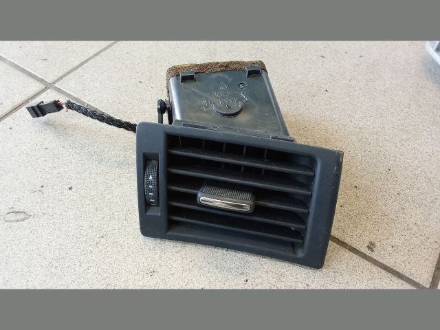 bontott AUDI A4 B6 Jobb Szellőző