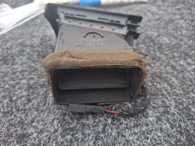 bontott AUDI A4 B6 Jobb Szellőző