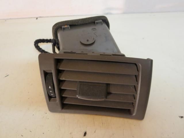 bontott AUDI A4 B6 Jobb Szellőző