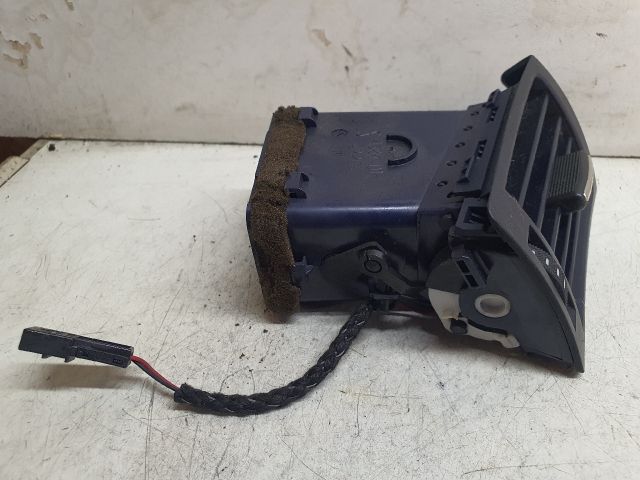 bontott AUDI A4 B6 Jobb Szellőző