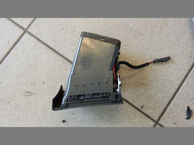 bontott AUDI A4 B6 Jobb Szellőző