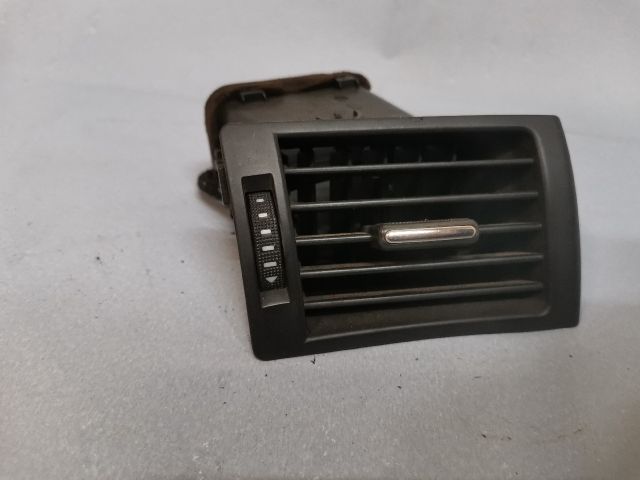 bontott AUDI A4 B6 Jobb Szellőző