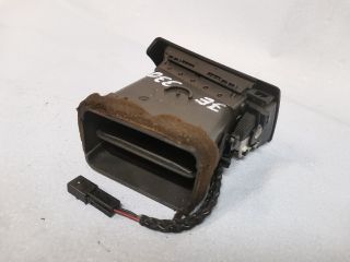 bontott AUDI A4 B6 Jobb Szellőző