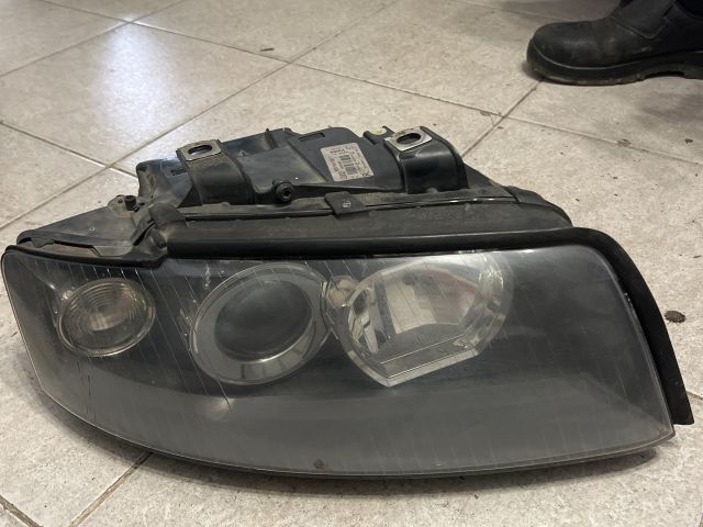 bontott AUDI A4 B6 Jobb Xenon Fényszóró