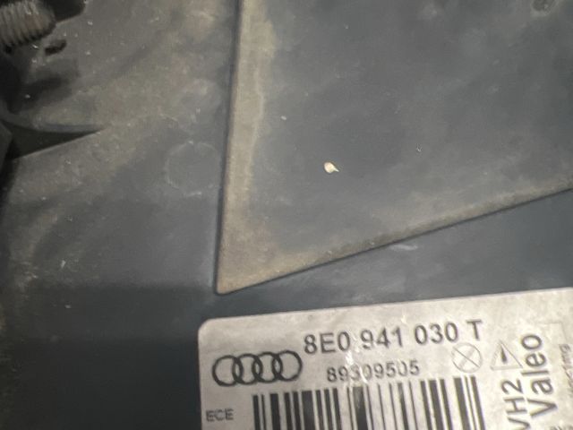 bontott AUDI A4 B6 Jobb Xenon Fényszóró