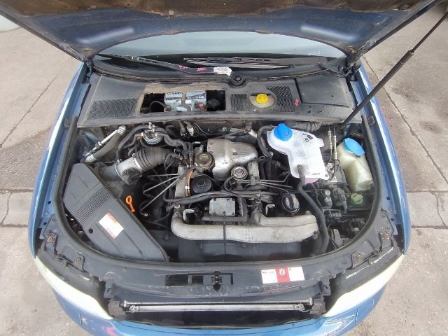 bontott AUDI A4 B6 Jobb Xenon Fényszóró