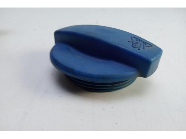 bontott AUDI A4 B6 Kiegyenlítőtartály Sapka