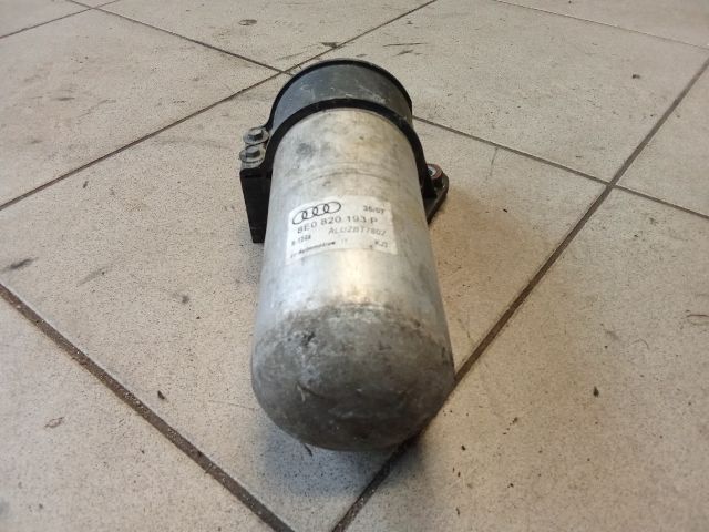 bontott AUDI A4 B6 Klíma Párátlanító Tartály