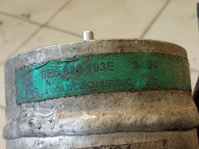 bontott AUDI A4 B6 Klíma Párátlanító Tartály