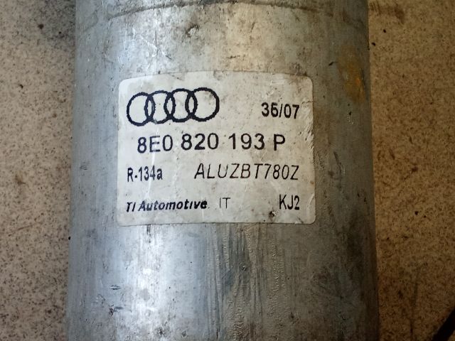 bontott AUDI A4 B6 Klíma Párátlanító Tartály