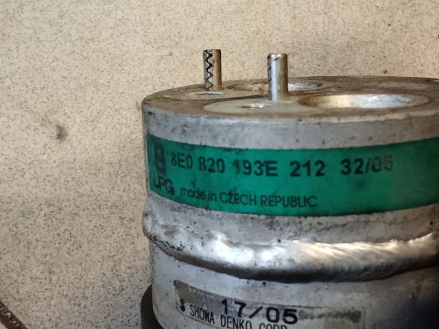 bontott AUDI A4 B6 Klíma Párátlanító Tartály