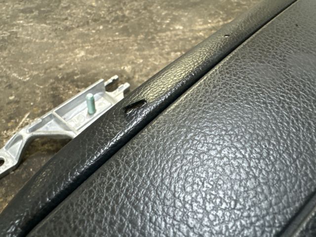 bontott AUDI A4 B6 Könyöklő