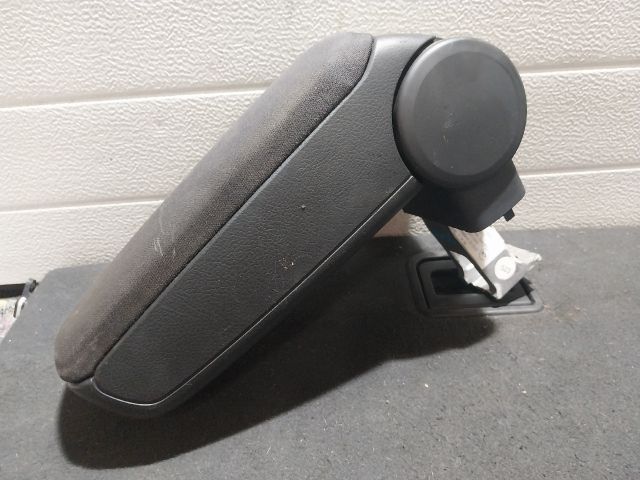 bontott AUDI A4 B6 Könyöklő