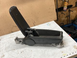 bontott AUDI A4 B6 Könyöklő