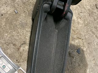 bontott AUDI A4 B6 Könyöklő
