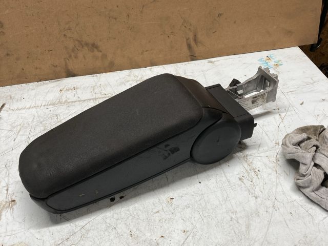 bontott AUDI A4 B6 Könyöklő