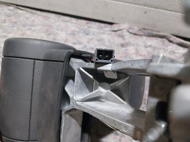 bontott AUDI A4 B6 Könyöklő