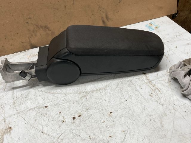 bontott AUDI A4 B6 Könyöklő