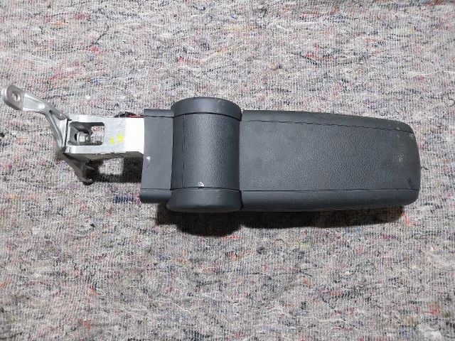 bontott AUDI A4 B6 Könyöklő