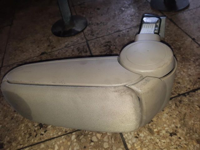 bontott AUDI A4 B6 Könyöklő