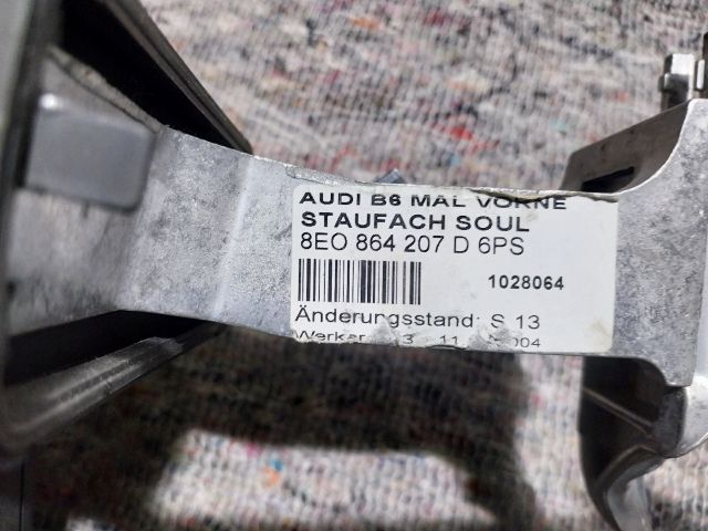bontott AUDI A4 B6 Könyöklő