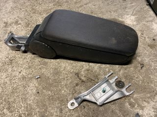 bontott AUDI A4 B6 Könyöklő
