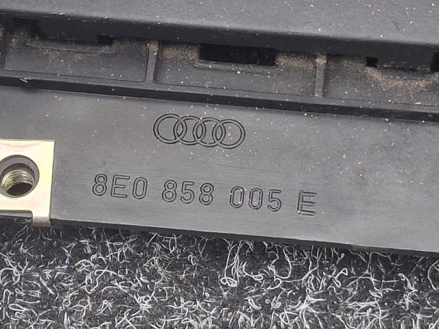 bontott AUDI A4 B6 Középkonzol Keret