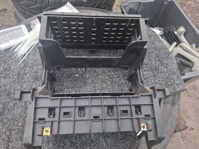 bontott AUDI A4 B6 Középkonzol Keret