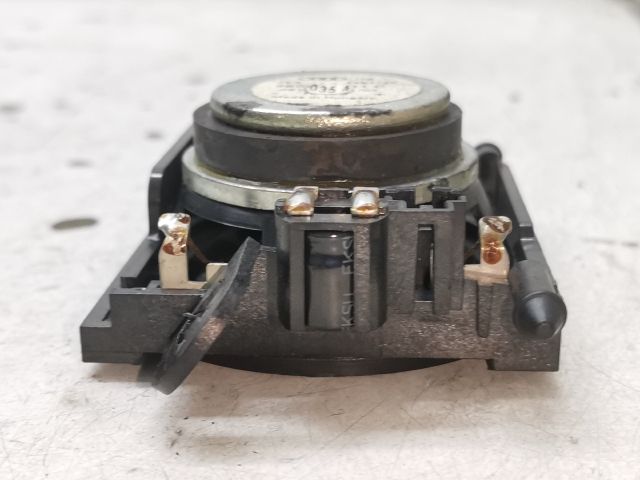 bontott AUDI A4 B6 Középső Műszerfal Hangszóró