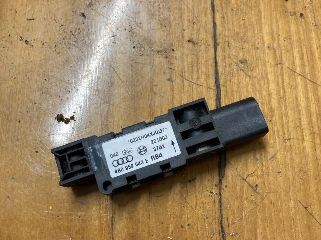 bontott AUDI A4 B6 Központi Ütközés Érzékelő