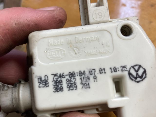 bontott AUDI A4 B6 Központizár Motor Csomagtérajtó