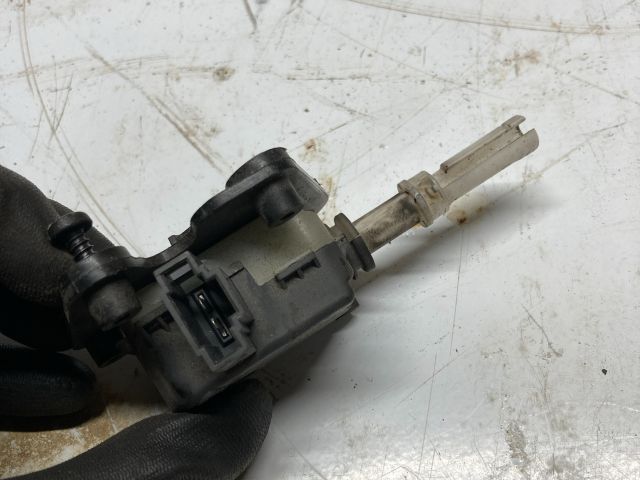 bontott AUDI A4 B6 Központizár Motor Csomagtérajtó