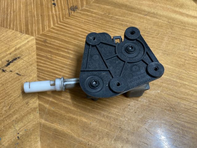 bontott AUDI A4 B6 Központizár Motor Csomagtérajtó