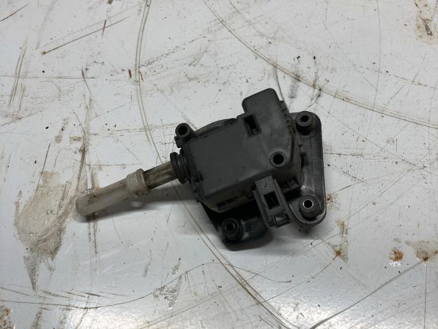 bontott AUDI A4 B6 Központizár Motor Csomagtérajtó