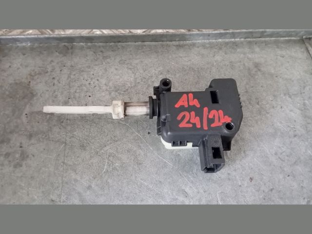 bontott AUDI A4 B6 Központizár Motor Csomagtérajtó