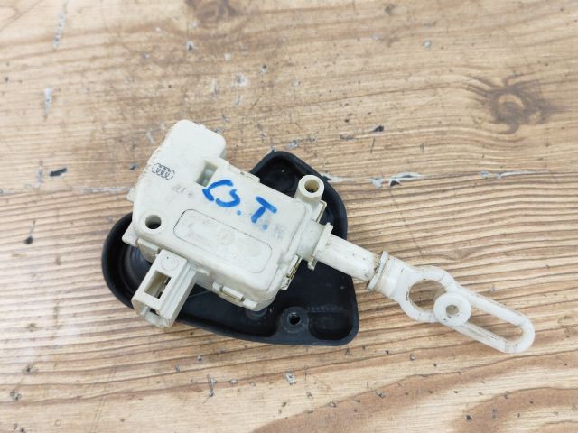 bontott AUDI A4 B6 Központizár Motor Csomagtérajtó