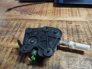 bontott AUDI A4 B6 Központizár Motor Csomagtérajtó