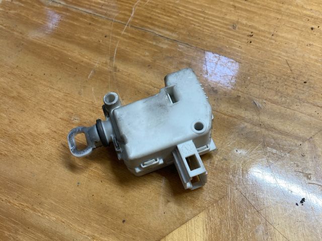 bontott AUDI A4 B6 Központizár Motor Csomagtérajtó