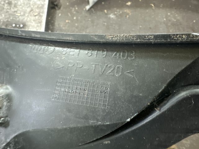 bontott AUDI A4 B6 Levélrács