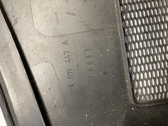 bontott AUDI A4 B6 Levélrács